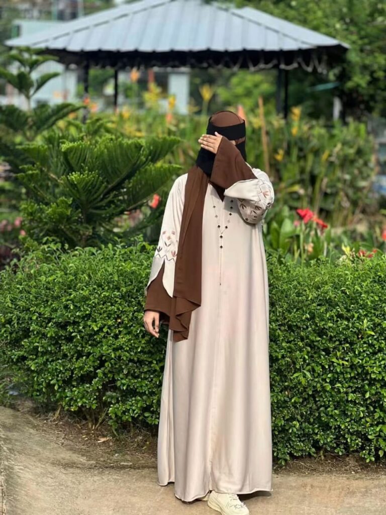 BE002 Cream Abaya